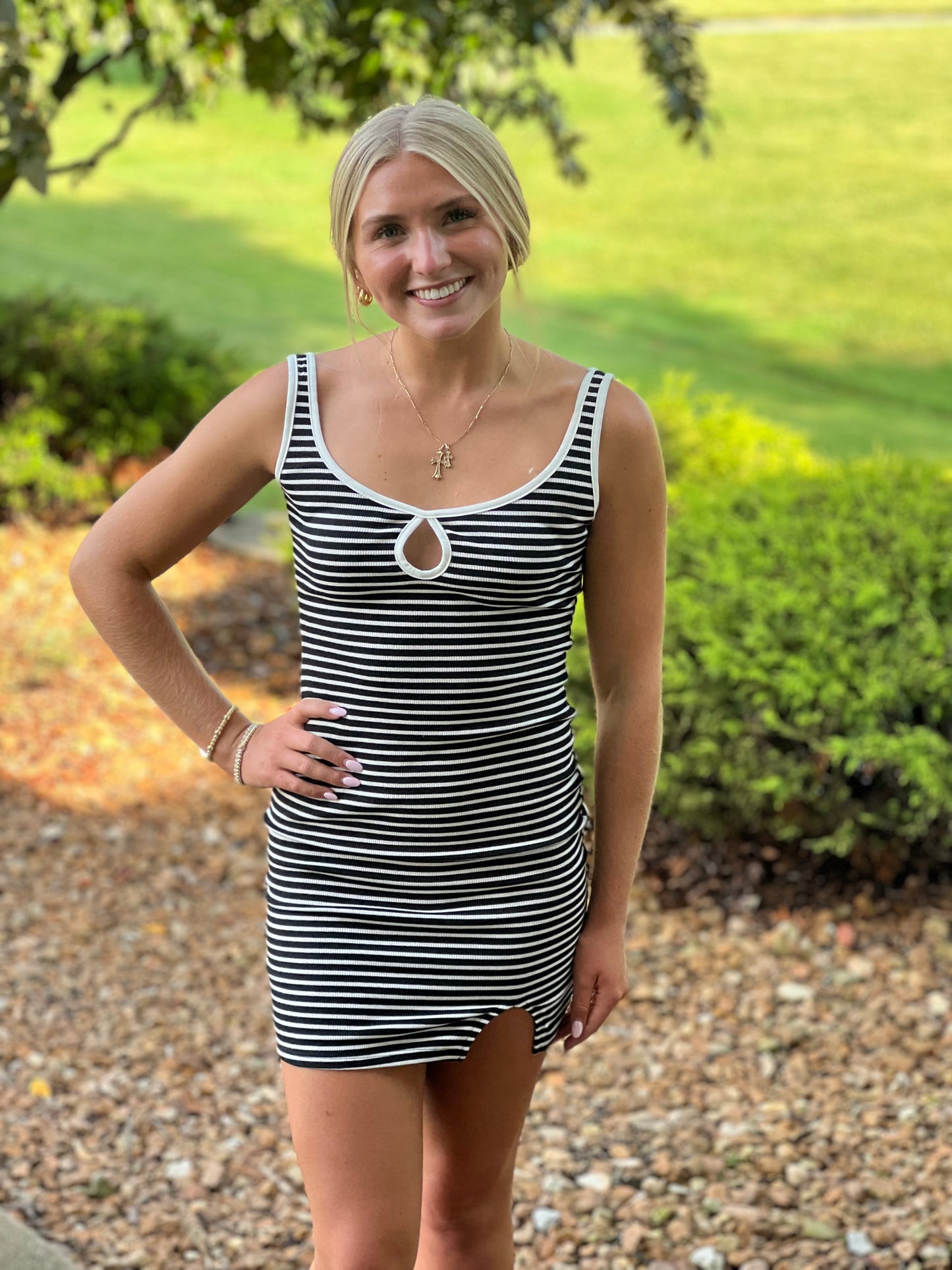 KEYHOLE MINI DRESS - BLACK/WHITE