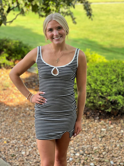 KEYHOLE MINI DRESS - BLACK/WHITE